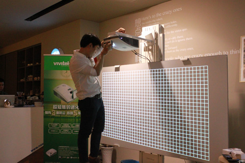 Vivitek ra mắt bộ đôi máy chiếu tương tác bằng tay - 5