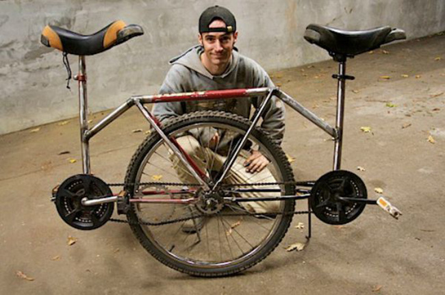 Với thiết kế một bánh, chiếc xe đạp này chắc chắn sẽ giúp các cặp đôi có những khoảnh khắc "trầy trật" khó quên.