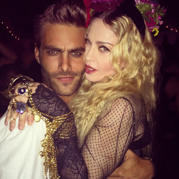 Madonna làm mất lòng hàng xóm với tiệc sinh nhật 57 tuổi - 2