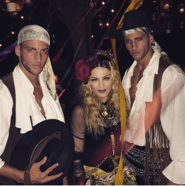 Madonna làm mất lòng hàng xóm với tiệc sinh nhật 57 tuổi - 3