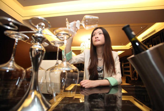 Một ngày của người làm nghề "ngủ khách sạn" - 6