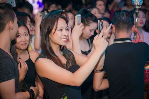 Hồ Ngọc Hà gợi cảm, song ca tình tứ cùng Trọng Hiếu - 2