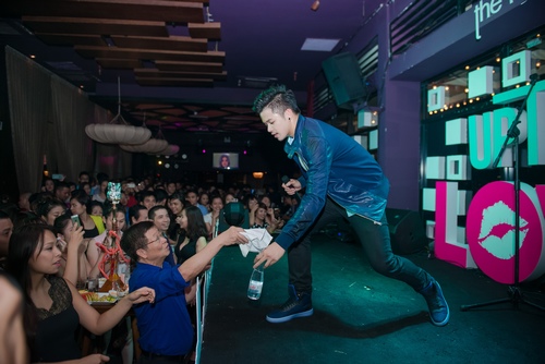 Hồ Ngọc Hà gợi cảm, song ca tình tứ cùng Trọng Hiếu - 1