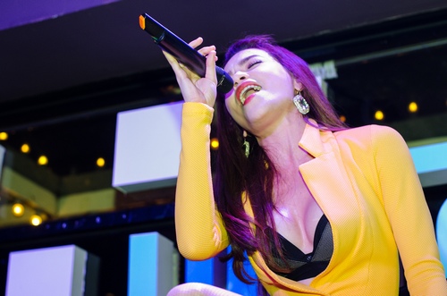 Hồ Ngọc Hà gợi cảm, song ca tình tứ cùng Trọng Hiếu - 5