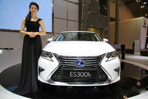 Mê mẩn mẫu Lexus ES300h 2016 giá 2,2 tỷ đồng - 1