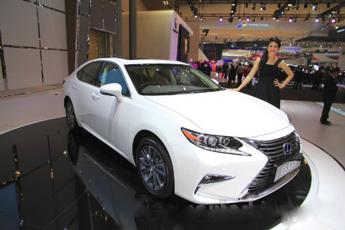 Mê mẩn mẫu Lexus ES300h 2016 giá 2,2 tỷ đồng - 3