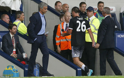 Mourinho không trách Terry, so Pedro với Maradona - 2