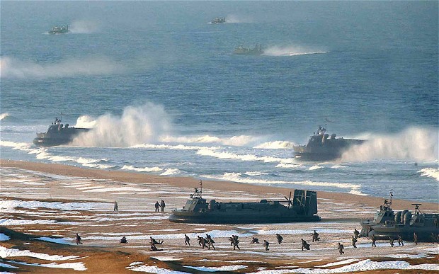 Triều Tiên điều 20 tàu đổ bộ tiến sát biên giới liên Triều - 1