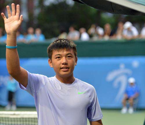 Tin HOT 25/8: Bolt dễ dàng vào bán kết 200m thế giới - 1