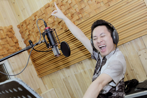 Tùng Dương nhí nhảnh trong phòng thu - 2