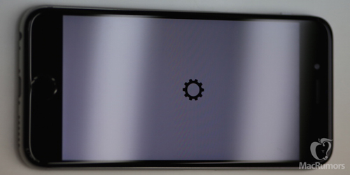 HOT: Video đầu tiên về iPhone 6S với màn hình, bo mạch - 1