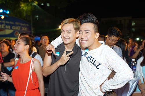 Nhã Phương tay trong tay cùng "người tình" đi sự kiện - 9