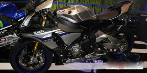 Yamaha tung xe mới YZF-R1M giá hơn 1 tỷ đồng - 1