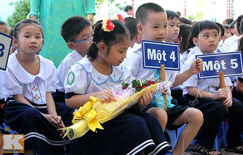 Hà Nội: Cấm các trường bắt học sinh mua đồng phục - 1