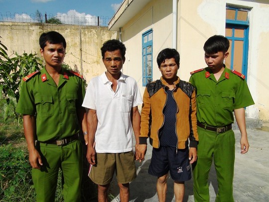 Bắt 2 nghi can giết người vứt xác xuống sông - 1