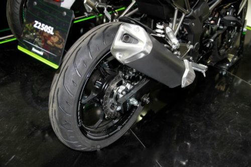 Siêu mô tô Kawasaki Z250SL hầm hố sắp lên kệ - 4