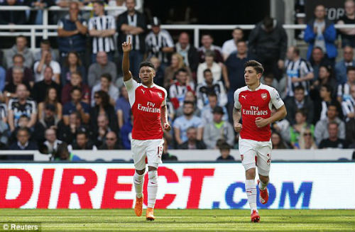 Newcastle - Arsenal: Sức ép liên hồi - 1
