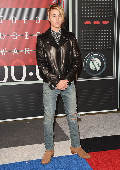 Miley Cyrus mặc kỳ cục trên thảm đỏ MTV VMAs - 12