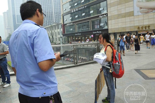 Mẹ cởi áo trên phố tìm con gái bị bạch cầu - 4