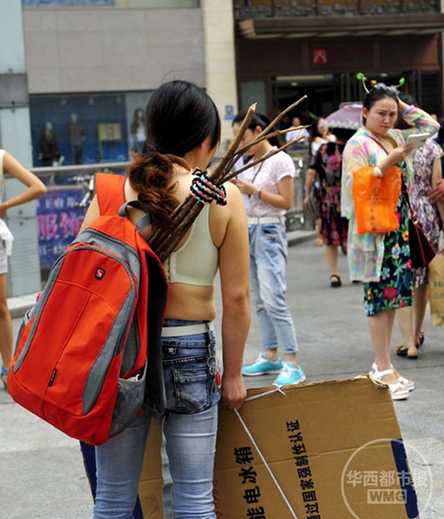 Mẹ cởi áo trên phố tìm con gái bị bạch cầu - 5