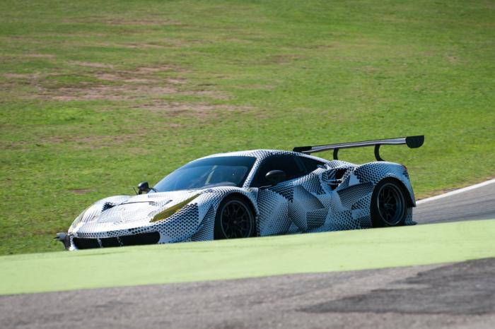 Siêu xe đua Ferrari 488 GTE hiện hình - 2