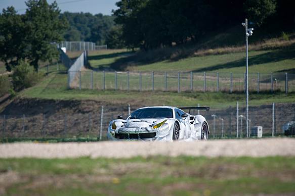 Siêu xe đua Ferrari 488 GTE hiện hình - 3