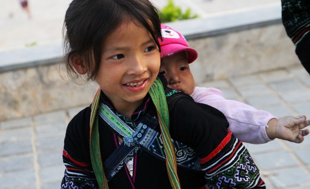 Ám ảnh ánh mắt những đứa trẻ mưu sinh ở Sapa - 2