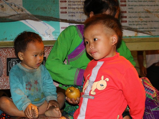 Ám ảnh ánh mắt những đứa trẻ mưu sinh ở Sapa - 5