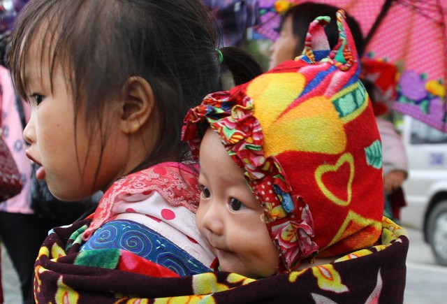 Ám ảnh ánh mắt những đứa trẻ mưu sinh ở Sapa - 10