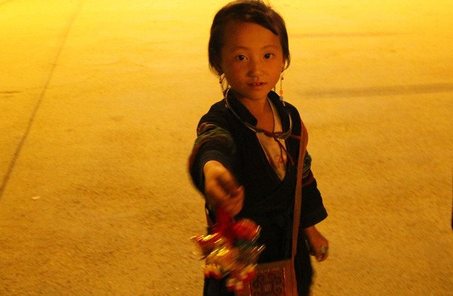 Ám ảnh ánh mắt những đứa trẻ mưu sinh ở Sapa - 11