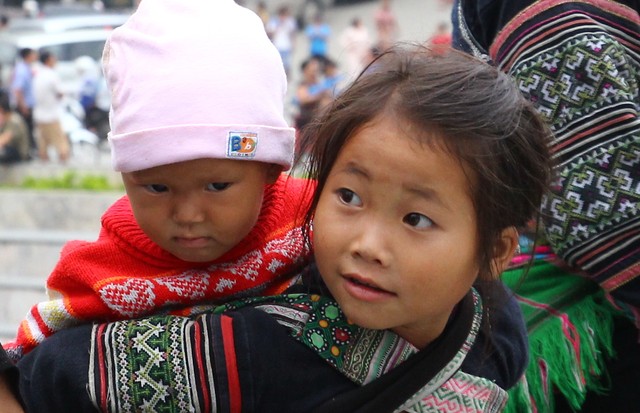 Ám ảnh ánh mắt những đứa trẻ mưu sinh ở Sapa - 12