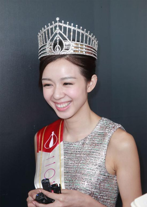 Tân Hoa hậu Hồng Kông lộ ảnh &#34;mặt mộc&#34; kém xinh - 1