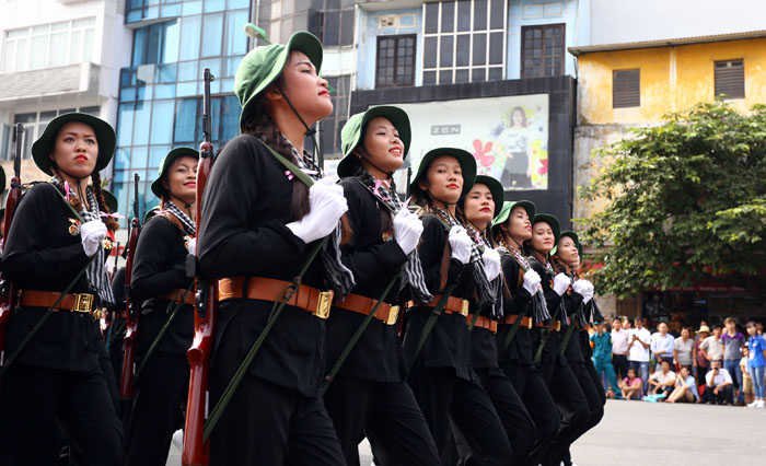 Ngắm nữ quân nhân xinh đẹp diễu binh ngày Quốc khánh - 10