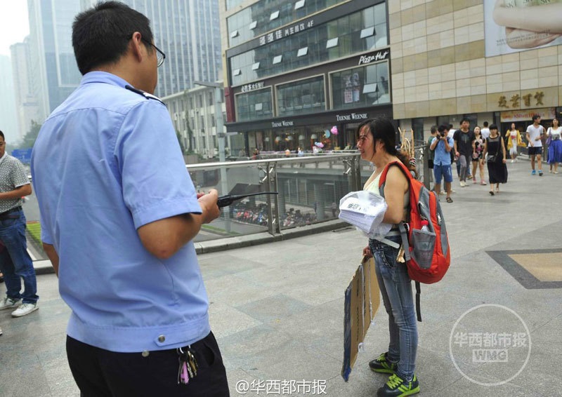 Mẹ “bán nude” trên đường để tìm con gái - 2