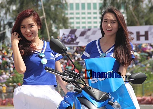 Người đẹp Cần Thơ đội nắng xem đua mô tô tốc độ - 2