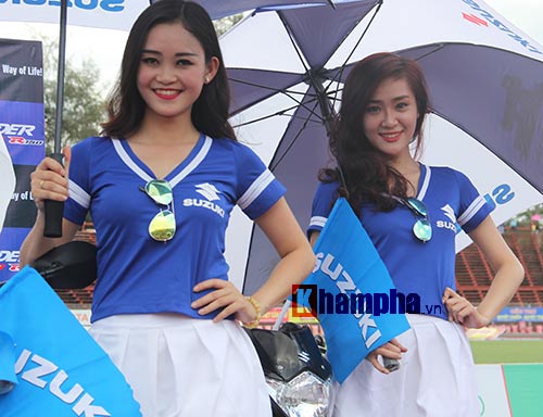 Người đẹp Cần Thơ đội nắng xem đua mô tô tốc độ - 5