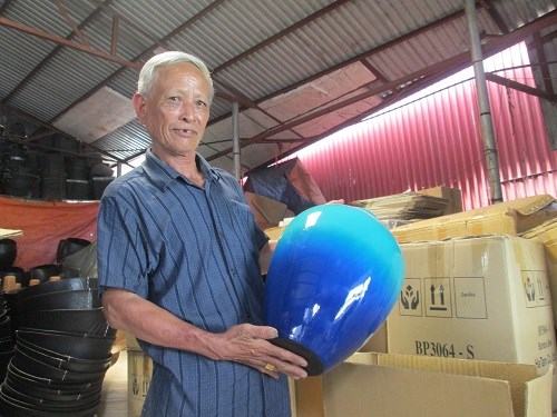 Lão nông kiếm chục tỷ mỗi năm nhờ lốp cao su hỏng - 4