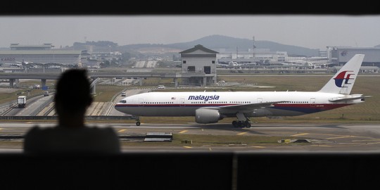 Máy bay Malaysia hạ cánh khẩn vì… hư cả 6 toilet - 1