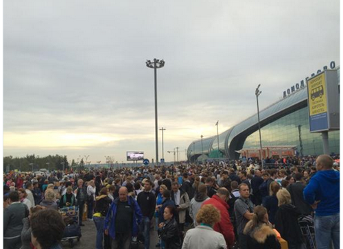 Hỏa hoạn tại sân bay Nga, 3.000 hành khách phải sơ tán - 2