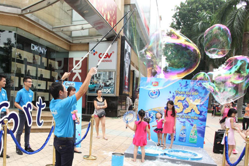 Bong bóng hương khổng lồ “giải nhiệt” Việt Nam - 1