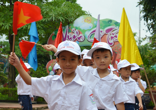 Ngày khai giảng ở nơi lũ lịch sử vừa đi qua - 3