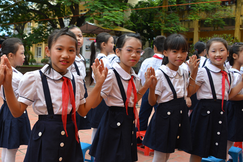 Ngày khai giảng ở nơi lũ lịch sử vừa đi qua - 4