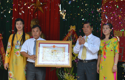 Ngày khai giảng ở nơi lũ lịch sử vừa đi qua - 5