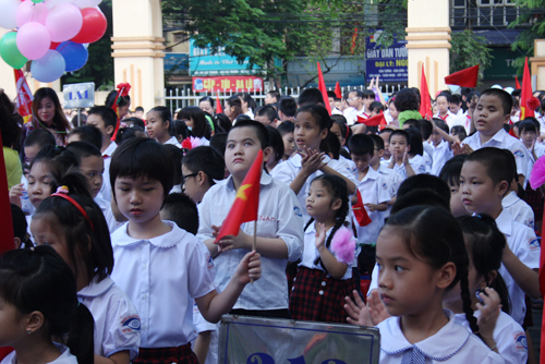 Clip: Học sinh khiếm thính "hát" Quốc ca ngày khai giảng - 5