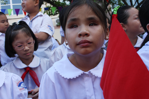 Clip: Học sinh khiếm thính "hát" Quốc ca ngày khai giảng - 6