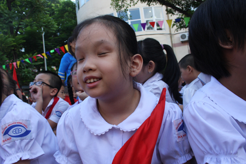 Clip: Học sinh khiếm thính "hát" Quốc ca ngày khai giảng - 3