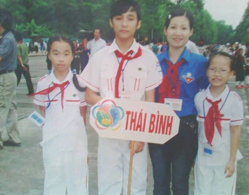 Fan phấn khích với ảnh thuở nhỏ siêu dễ thương của sao - 4
