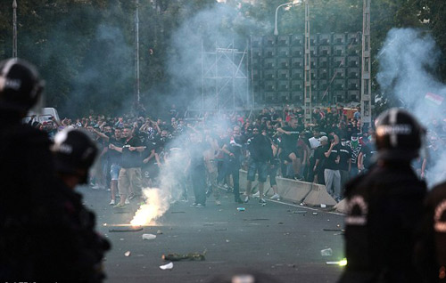 Tin HOT tối 5/9: Sterling chọc tức fan Liverpool - 2