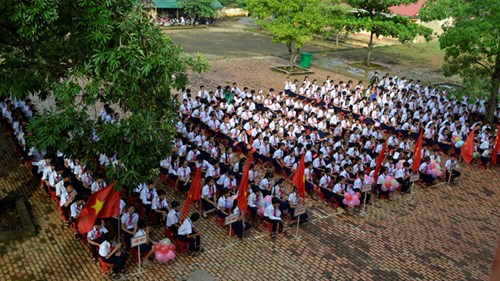 Xuống thuyền vượt sông khai giảng - 2