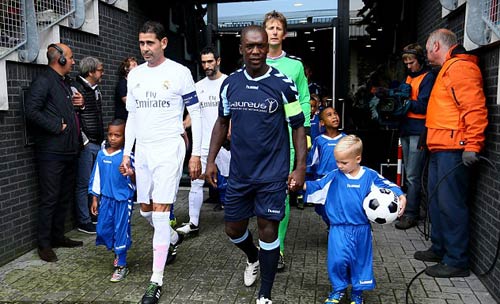 Edgar Davids lập siêu phẩm trước các huyền thoại Real - 2